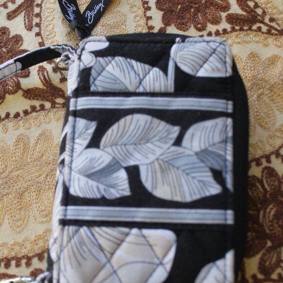 Vera Bradley Small Wristlet w/cardholder, slip for cash - Picture 3 of 7